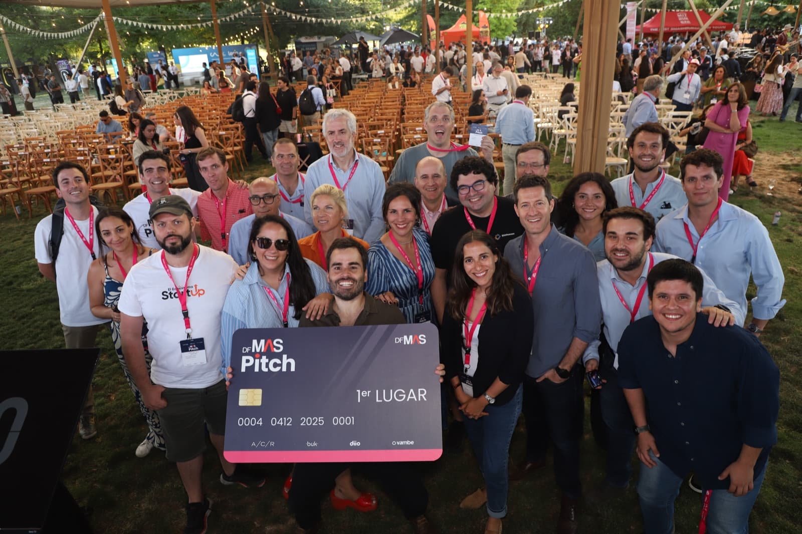 Ganadores de MAS Pitch con el público del evento